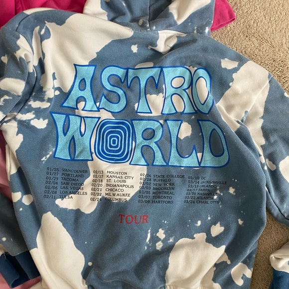 Astro World sweatshirts! 5 Tween sweatshirts - various styles. Sz Small/XS. GUC - Picture 3 of 6